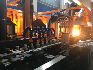 Máquina de moldagem por sopro e servo-controle elétrica linear